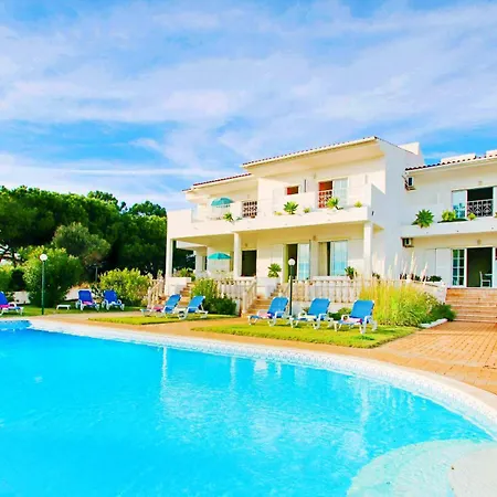Bella Vista - Moradia Elegante Com Piscina Aquecível E Jacuzzi Na Galé, Hébergement de vacances Albufeira
