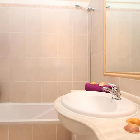 Bella Vista - Moradia Elegante Com Piscina Aquecível E Jacuzzi Na Galé, Hébergement de vacances *