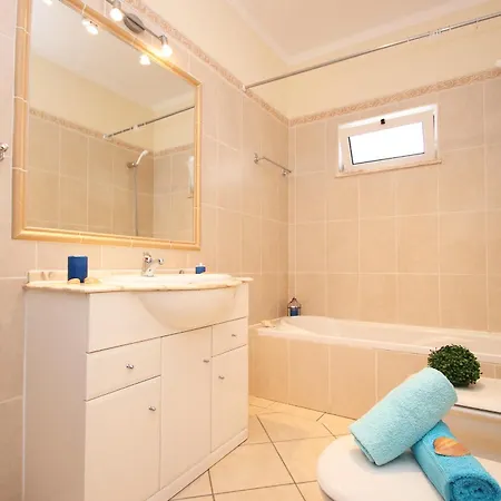 Bella Vista - Moradia Elegante Com Piscina Aquecível E Jacuzzi Na Galé, Hébergement de vacances *